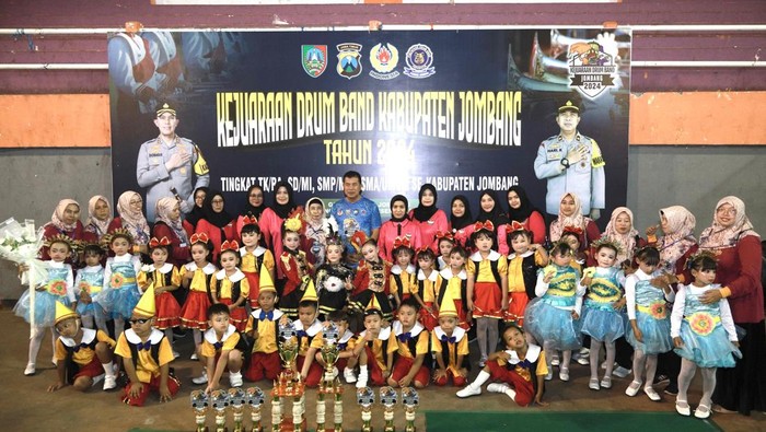 Kejuaraan marching band di Jombang