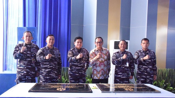 KSAL Laksamana TNI Muhammad Ali (tiga dari kiri) meresmikan lapangan tembak di Ksatrian Kodiklatal, Bumimoro