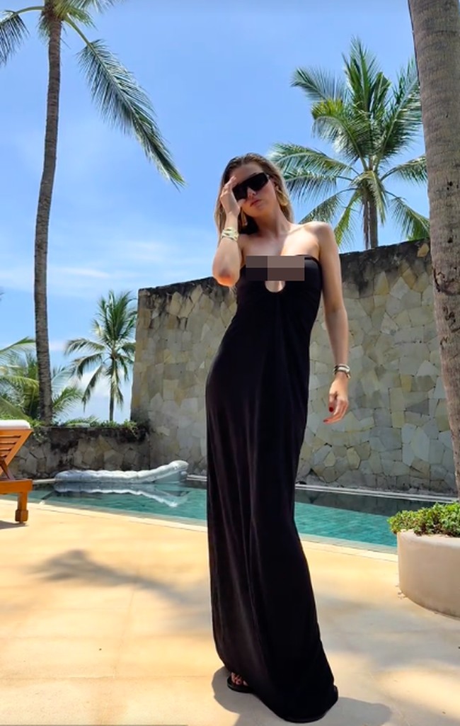 Begini potretnya mengenakan dress hitam dengan kaca mata dan aksesori.Foto: Dok. Instagram/TikTok Luna Bilj