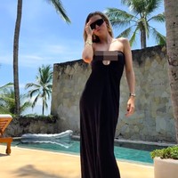 Begini potretnya mengenakan dress hitam dengan kaca mata dan aksesori.Foto: Dok. Instagram/TikTok Luna Bilj