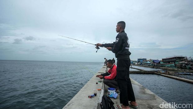Kawasan Muara Baru, berada di ujung utara Jakarta. Tempat ini menjadi spot favorit bagi para pemancing.