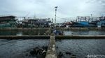Memancing Ikan di Ujung Jakarta