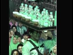 Meme Es Teh yang Menohok dan Menggetarkan Jiwa