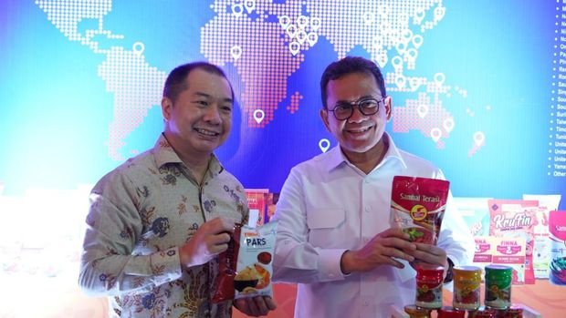 Menteri Perdagangan (Mendag) Budi Santoso baru saja melakukan kunjungan kerja (kunker) ke Sidoarjo, Jawa Timur. Dalam kunker itu, Budi melepas ekspor produk dalam negeri seperti sepeda listrik dan Usaha Mikro, Kecil dan Menengah (UMKM), seperti kerupuk hingga furnitur daur ulang.