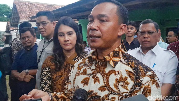 Mendukbangga Wihaji, saat kunjungan ke Ciampel, Karawang