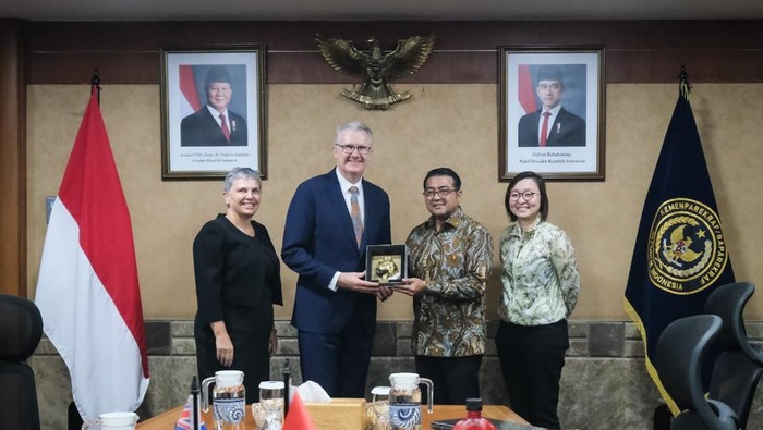Menekraf/KaBekraf) Teuku Riefky Harsya bertemu Menteri Imigrasi, Kewarganegaraan, dan Urusan Multikultural Australia, Tony Burke, dan Duta Besar Australia untuk Indonesia, Penny Williams (Dok istimewa)
