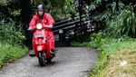 Menyusuri Jalan Tembus yang Sempit dan Licin di Perbatasan Bogor-Depok