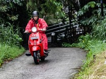 Menyusuri Jalan Tembus yang Sempit dan Licin di Perbatasan Bogor-Depok