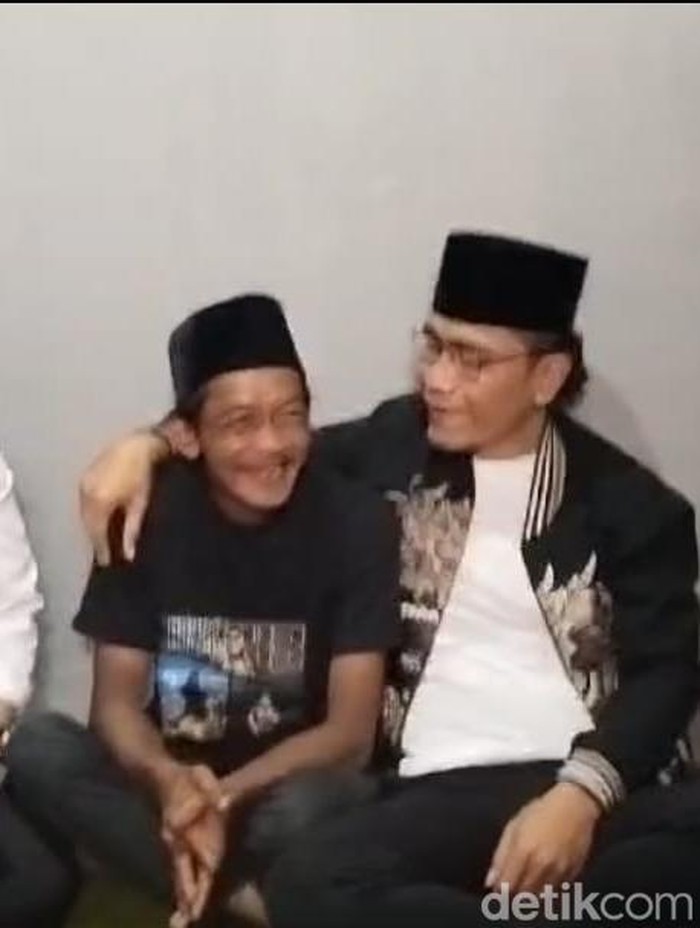 Momen akrab Gus Miftah dan Sunhaji saat bertemu di Magelang, Rabu (4/12/2024).