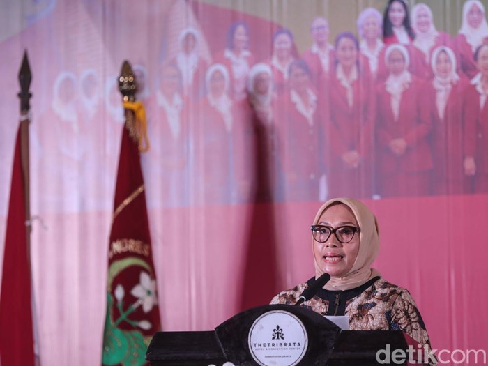 Menteri Pemberdayaan Perempuan dan Perlindungan Anak Arifatul Choiri membuka kongres Kowani ke-26 di Jakarta, Rabu (4/12/2024).