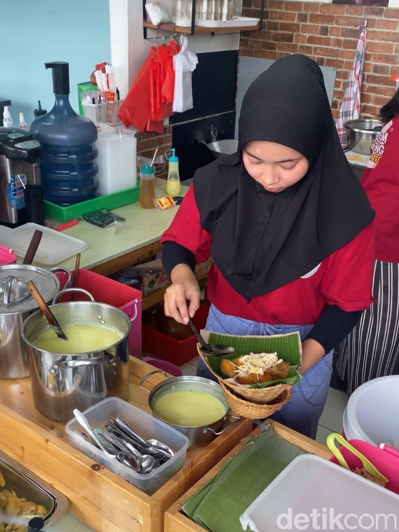 Monica Kitchen Monica Kitchen, nasi ayam Semarang di Pasar Modern Intermoda BSD