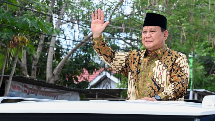 Naik MV3 Garuda Limousine, Prabowo Hadiri Milad ke-112 Muhammadiyah Presiden Prabowo Subianto menghadiri Tanwir sekaligus Milad ke-112 Muhammadiyah di Kupang, NTT, Rabu (4/12/2024). Prabowo hadir dengan menggunakan mobil kepresidenan MV3 Garuda Limousine buatan PT Pindad.