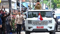 Prabowo yang menaiki mobil kepresidenan MV3 Garuda Limousine buatan PT Pindad tiba di Universitas Muhammadiyah Kupang, Nusa Tenggara Timur, Rabu (4/12/2024). Prabowo akan menghadiri Tanwir sekaligus Milad ke-112 Muhammadiyah.