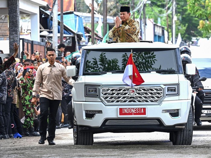 Presiden Prabowo Subianto menghadiri Tanwir sekaligus Milad ke-112 Muhammadiyah di Kupang, NTT, Rabu (4/12/2024). Prabowo hadir dengan menggunakan mobil kepresidenan MV3 Garuda Limousine buatan PT Pindad.
