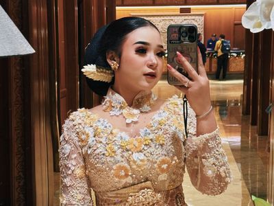 8 Foto Niken Salindry, Penyanyi Sinden Viral Borong Dagangan Penjual Es Teh