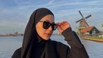 Potret Paula Verhoeven yang Lagi Kerja Sambil Liburan di Belanda