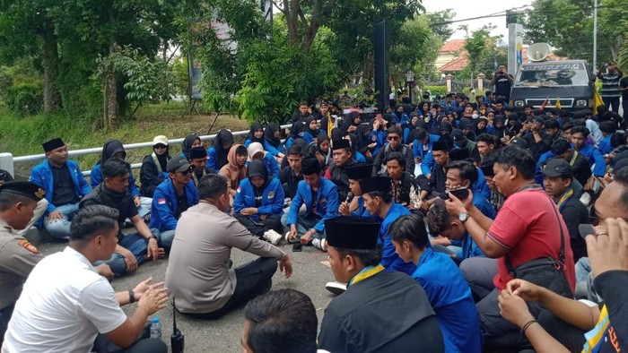 Massa PMII gelar aksi solidaritas di depan Mapolres Bangkalan