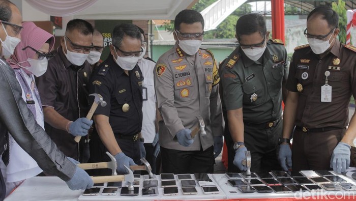 Pemusnahan barang bukti yang telah inkrah di Kejari Sidoarjo