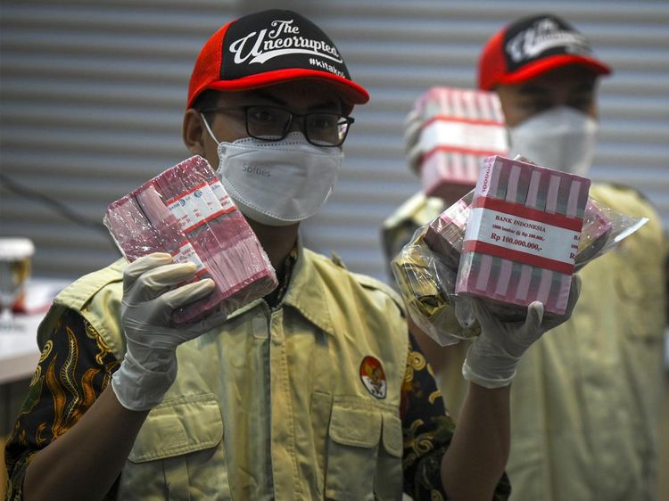 Penampakan Uang Rp 6,8 Miliar Hasil OTT Eks Pj Walkot Pekanbaru