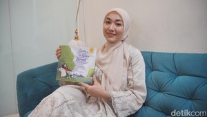 Guzelya Marisova juga menggandeng Zaskia Adya Mecca sebagai penerjemah ke bahasa Indonesia dengan ilustrator Agia Putri.