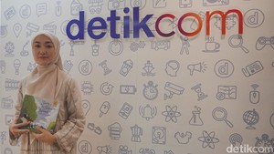 Dalam buku ini, ada sepasang saudara kembar, Eldar dan Elnur, bersama orangtua dan sepupu mereka, Kama, menjelajahi pameran yang sangat spesial di Paris.