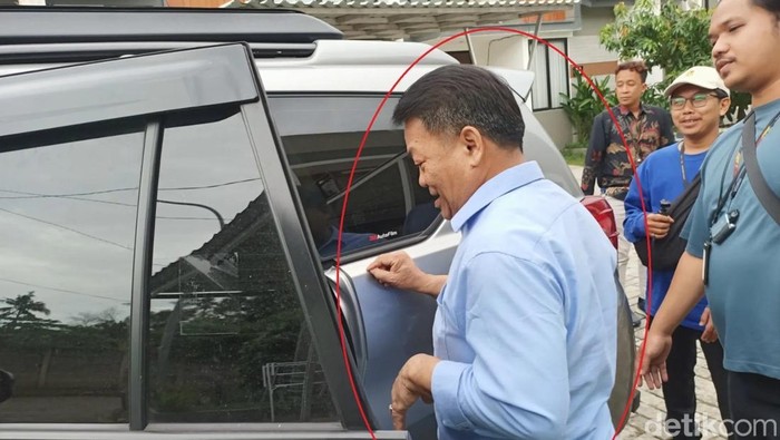 Tersangka kasus korupsi pengelolaan Mall Pinrang, Sulawesi Selatan (Sulsel), ditangkap usai buron 2 bulan.