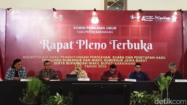 Pleno rekapitulasi Pilkada Serentak oleh KPU Karawang.