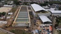 Foto udara pembangunan Sistem Penyediaan Air Minum (SPAM) Regional Jatiluhur I di samping pintu air Kali Bekasi di Margahayu, Bekasi, Jawa Barat, Selasa (3/12/2024). 
