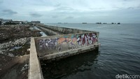 Kini ketinggian air laut mencapai 1,5 meter, tentu hal tersebut karena peningkatan permukaan air laut yang dipicu oleh pemanasan global dan penurunan permukaan tanah di wilayah DKI Jakarta.  