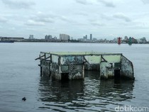 Penampakan Puing Masjid Wal Aduna yang Ditenggelamkan Air Laut