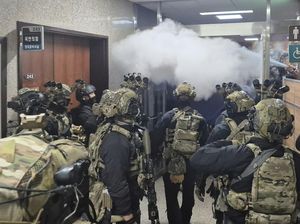 Video Reaksi Selebritas Korsel Terkait Darurat Militer Yoon Suk Yeol