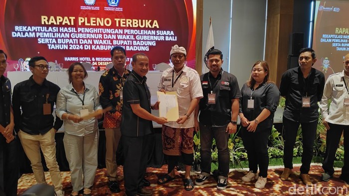 Rekapitulasi perolehan suara Pilgub Bali dan Pilbup Badung 2024 oleh KPU Badung tuntas, Rabu (4/12/2024). (Agus Eka/detikBali)