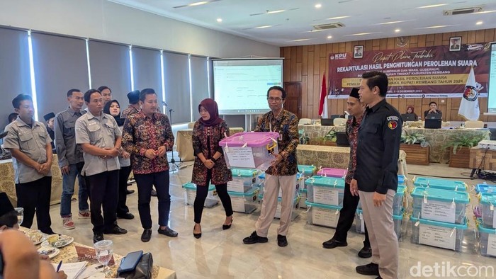 Rekapitulasi hasil Pilkada Serentak 2024 oleh KPU Rembang, Selasa (3/12/2024).