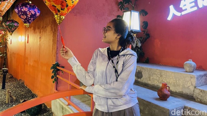 Restoran ini menggabungkan elemen-elemen khas dari dua film legendaris Ghibli dengan sensasi kuliner ramen Jepang autentik, Kyuka Ramen cabang Depok