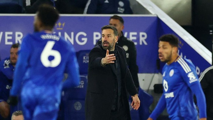 Soccer Football - Premier League - Leicester City v West Ham United - King Power Stadium, Leicester, Britain - December 3, 2024 Leicester City manager Ruud van Nistelrooy Action Images via Reuters/Andrew Boyers EDITORIAL USE ONLY. NO USE WITH UNAUTHORIZED AUDIO, VIDEO, DATA, FIXTURE LISTS, CLUB/LEAGUE LOGOS OR LIVE SERVICES. ONLINE IN-MATCH USE LIMITED TO 120 IMAGES, NO VIDEO EMULATION. NO USE IN BETTING, GAMES OR SINGLE CLUB/LEAGUE/PLAYER PUBLICATIONS. PLEASE CONTACT YOUR ACCOUNT REPRESENTATIVE FOR FURTHER DETAILS..