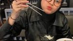 Salma Salsabil Doyan Makan di Warkop hingga Ngemil Kue Bantal