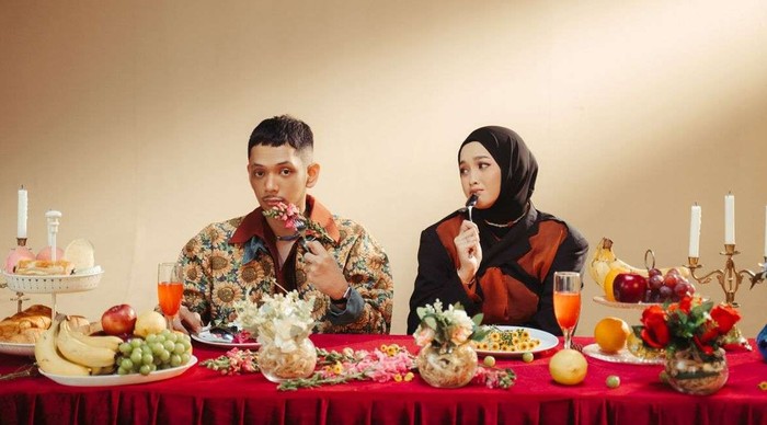 Salma Salsabil Doyan Makan di Warkop hingga Ngemil Kue Bantal Salma Salsabil Doyan Makan di Warkop hingga Ngemil Kue Bantal