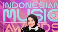 Jebolan Indonesian Idol, Salma Salsabil baru saja mendapatkan dua penghargaan dari Indonesian Music Awards 2024. Foto: Instagram @salmasalsabil12