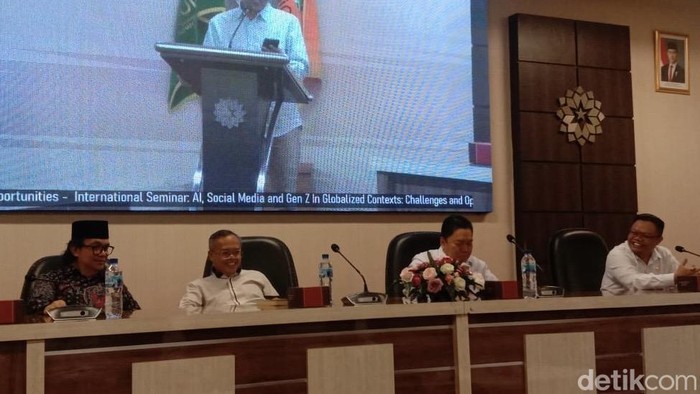 Seminar Internasional AI, Social Media, and Gen Z in Globalized Contexts: Challenges and Oppurtunities” di Aula FISIP, Gedung FISIP UIN Sunan Gunung Djati, Kota Bandung. Rabu (3/12/2024).