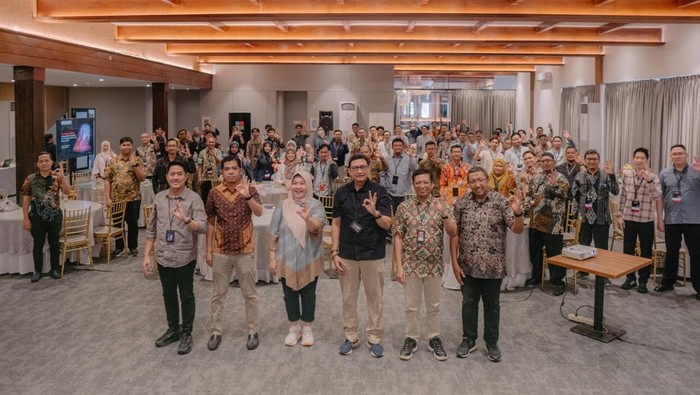 Indibiz, ekosistem solusi digital Telkom, bersama Digiserve dan Microsoft berkolaborasi mendorong transformasi digital di sektor Usaha Kecil dan Menengah (UKM) dalam negeri.