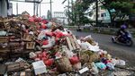 Tumpukan Sampah di Pasar Cimanggis Tangsel Picu Bau Tak Sedap