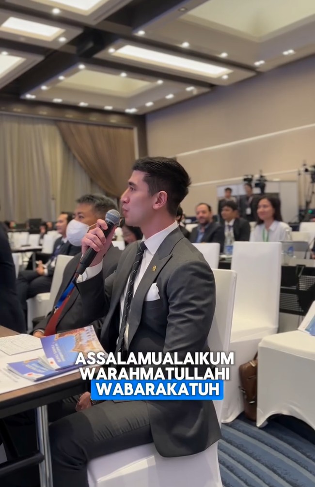 Beberapa waktu lalu Verrel mewakili Indonesia pada Konferensi Regional untuk parlemen kawasan Asia-Pasifik yang diselenggarakan oleh Parlemen Thailand dan IPU. Dalam kesempatan tersebut Verrel menggunakan kemampuan berbahasa Inggrisnya. Foto: Instagram/@bramastavrl
