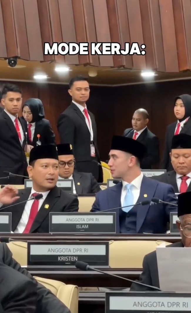 Meski kemampuan berbahasa Inggris Verrel patut diacungi jempol, namun rupanya ada juga netizen yang mengomentari isi pembahasan Verrel. Dalam unggahannya, akun X @nabiylarisfa merasa jika yang disampaikan Verrell itu justru hanya sebatas omong kosong. Cannot believe Varrel is fluent in speaking stuff without actually saying anything about stuff… alias, kalian dengerin nggak sih yang dia omongin itu apa??? Nggak ada isinya gaes, kenapa dipuji, tulisnya. Foto: Instagram/@bramastavrl