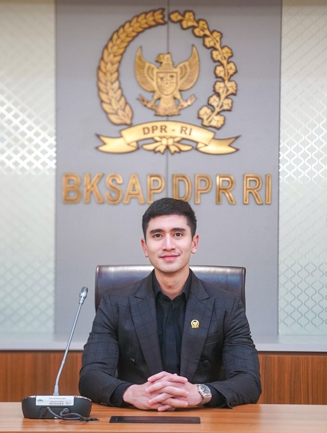 Komentar akun X @nabiylarisfa itu pun langsung mengundang beragam pendapat lain dari netizen. Tak sedkit yang ternyata juga merasa jika omongan Verrel kurang berkualitas. Ini kaya gw dulu pas ngejawab soal2 essay kuliah, ga ada isinya, tulis komentar lain. Foto: Instagram/@bramastavrl