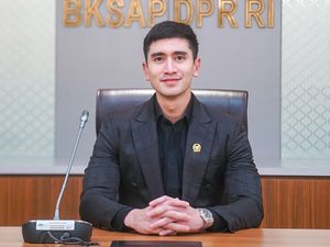 8 Gaya Verrel Bramasta Jadi Anggota DPR, Bahasa Inggrisnya Jadi Sorotan