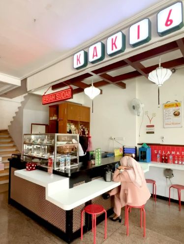 5 Tempat Makan Ini Lokasinya Unik, di Dalam Toko Kaset dan Bangunan