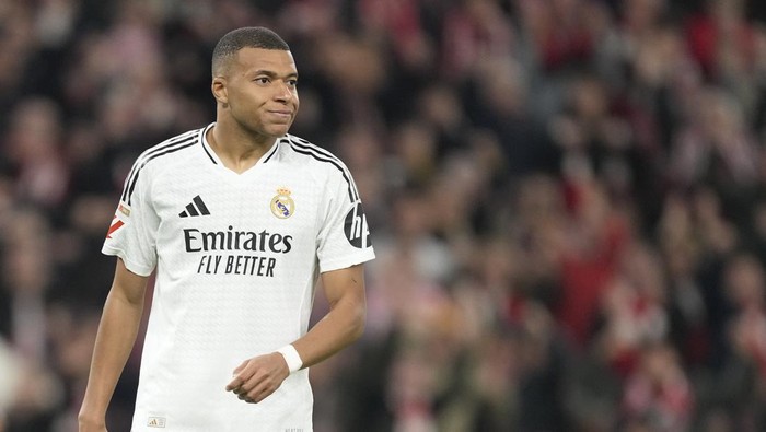 Kylian Mbappe centre-forward of Real Madrid and France   dejected after failed a penalty during the La Liga match between Athletic Club and Real Madrid CF at Estadio de San Mames on December 3, 2024 in Bilbao, Spain.  (Photo by Jose Breton/Pics Action/NurPhoto via Getty Images)