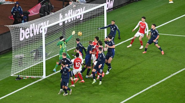 Jagonya Bikin Gol dari Corner Kick, Arsenal Pertama City Kedua