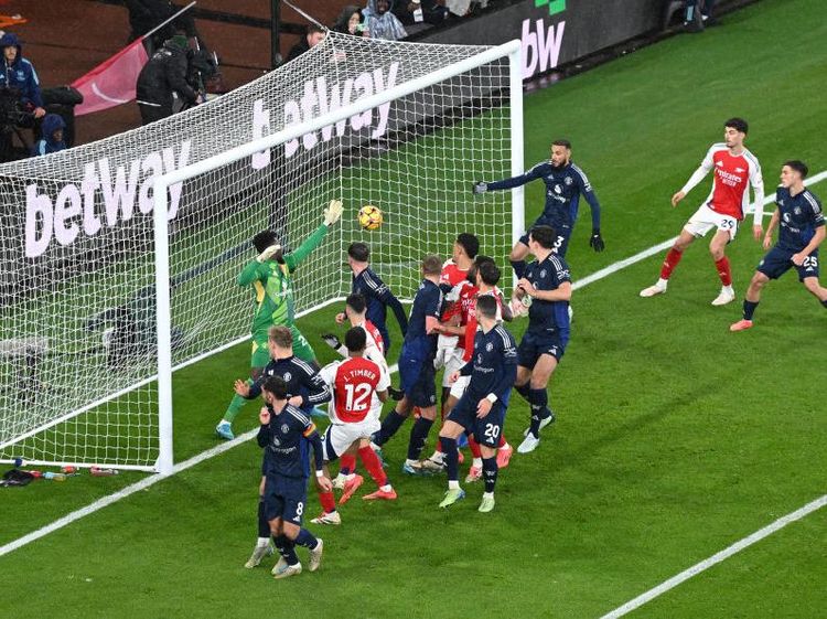 Jagonya Bikin Gol dari Corner Kick, Arsenal Pertama City Kedua