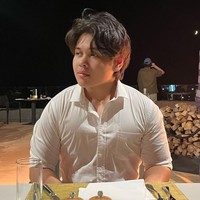 Anak semata wayang Paramitha Rusady, Adrian Tegar Maharaja Bago, kini telah beranjak dewasa. Adrian diketahui merupakan hasil pernikahan Paramitha dengan Nenad Bago. Foto: Instagram/@paramitha118real/@adrian_bago